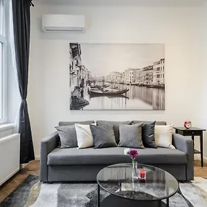 bpr-sirius-suite-with-a-c.inbudapesthotels.com/